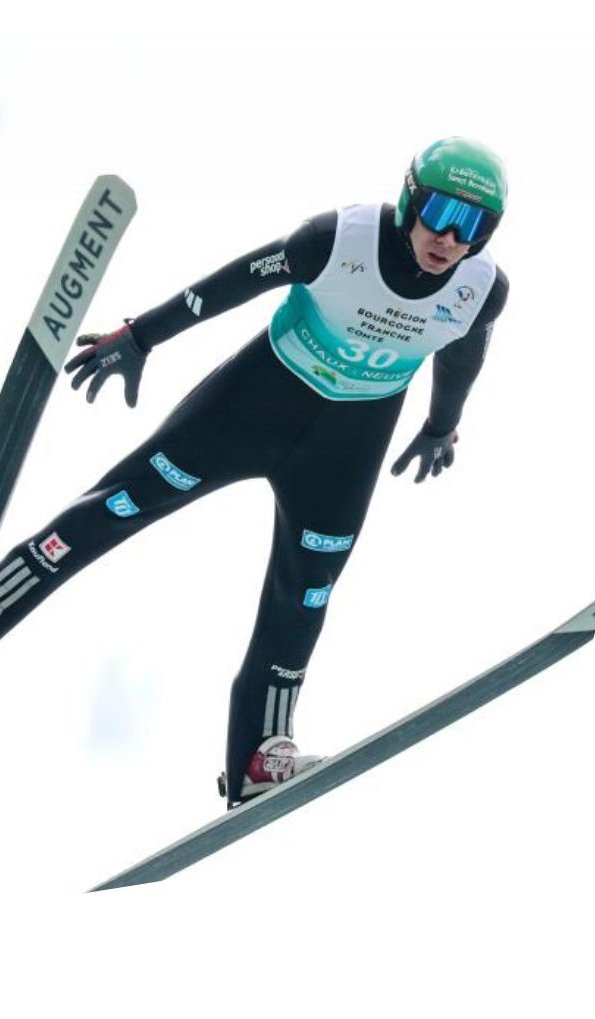 Simon Mach beim Skisprung